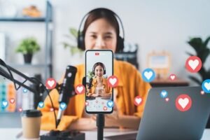 Interaksi Jadi Transaksi: Mendominasi Social Commerce & Livestream Shopping di 2025